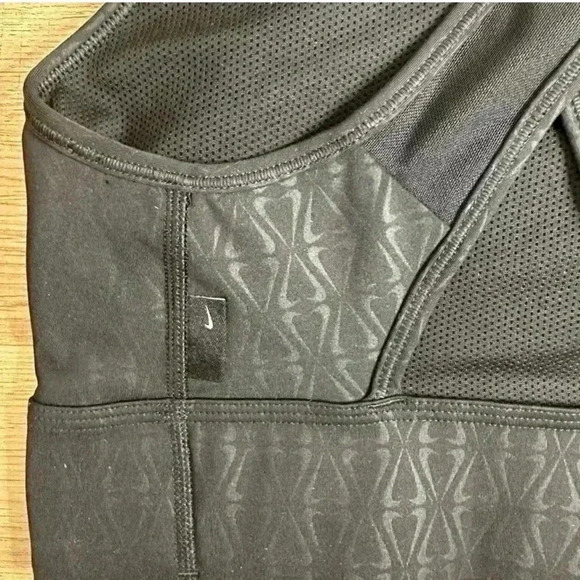Nike Dri-FIT Swoosh Black Crossback sports Bra DM0553 010 - Picture 3 of 4